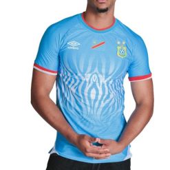 Autentyczna Koszulka Domowa DR Konga Mistrzostwa Świata 2026. Niebieskie koszulki sportowe męskie Umbro, l, bez wzorów, z materiału, bez kołnierzyka, bez ramiączek, do piłki nożnej. Za 421.00 zł.
