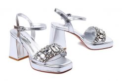 ALMA EN PENA V240455 diva silver, sandały damskie. Szare sandały damskie Alma en Pena, bez wzorów, z gumy, bez obcasa, na obcasie, bez zapięcia. Za 507.92 zł.