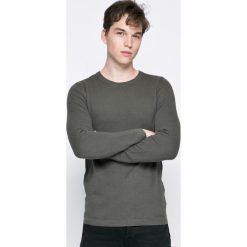 Dissident - Sweter. Szare swetry przez głowę męskie Dissident, z bawełny, z okrągłym kołnierzem. W wyprzedaży za 39.90 zł.