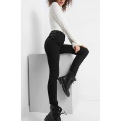 Jeansy skinny z wiązaniem. Czarne jeansy damskie Orsay. Za 99.99 zł.