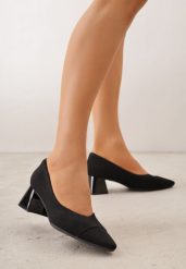 Czarne Czółenka VICES na Niskim Obcasie z Elastycznej Dzianiny z Amortyzującą Wkładką Zaehira. Czarne czółenka damskie Renee, bez wzorów, z dzianiny, ze szpiczastym noskiem, bez obcasa, na obcasie, bez zapięcia. Za 109.99 zł.