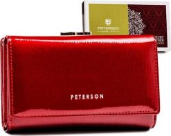 Peterson Portfel damski skórzany PETERSON PTN 42108-SH RED czerwony. Czerwone portfele damskie Peterson, bez wzorów. Za 192.37 zł.