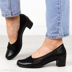 Czarne skórzane Polskie czółenka damskie na obcasie Gregors 1048. Czarne czółenka damskie GREGORS, z aplikacjami, ze skóry, eleganckie, z okrągłym noskiem, bez obcasa, na obcasie, bez zapięcia. Za 349.00 zł.