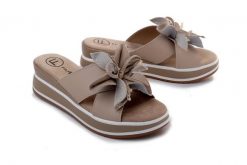 Filippo DK7636/26 BE Beżowy, klapki damskie. Brązowe klapki damskie Filippo, bez wzorów, bez obcasa, na koturnie. Za 164.90 zł.