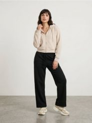 Dresowa rozpinana bluza z kapturem - beżowy. Brązowe bluzy damskie Sinsay, l, bez wzorów, z dresówki, z kapturem. Za 39.99 zł.