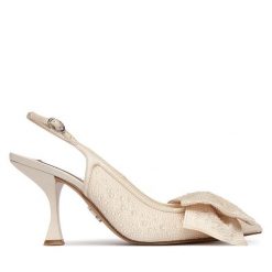 Szpilki Steve Madden. Białe szpilki damskie Steve Madden, bez wzorów, bez obcasa, bez zapięcia. Za 639.99 zł.