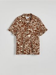 Wzorzysta koszula comfort fit - ciemnobrązowy. Brązowe koszule męskie Reserved, l, bez wzorów, z bawełny, bez kołnierzyka, bez ramiączek. W wyprzedaży za 49.99 zł.