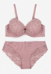 Jasnofioletowy Koronkowy Komplet Biustonosz i Majtki Figi w Klasycznym Stylu Ezirene. Fioletowe biustonosze Renee, z aplikacjami, z jeansu. Za 39.99 zł.