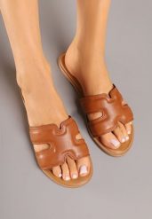 Brązowe Klapki Basic z Wycięciami Varauri. Brązowe klapki damskie Renee, bez wzorów, z jeansu, eleganckie, bez obcasa, na płaskiej podeszwie. Za 59.99 zł.