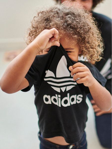 Adidas T-Shirt Trefoil DV2829 Czarny Regular Fit. Czarne t-shirty i topy dla dziewczynek Adidas, bez wzorów, z bawełny, bez ramiączek. Za 59.99 zł.