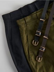 Spodnie z paskiem - zielony. Zielone spodnie materiałowe damskie Reserved, l, bez wzorów, z bawełny. W wyprzedaży za 59.99 zł.