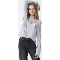 Szara Bluzka Cecelia. Szare bluzki damskie Born2be, l, bez wzorów, eleganckie, bez kołnierzyka, bez ramiączek. Za 39.99 zł.
