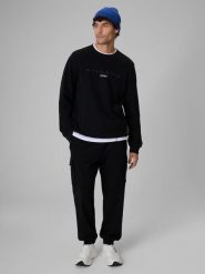 4F Spodnie dresowe cargo męskie - czarne L. Czarne spodnie sportowe męskie 4f, l, z aplikacjami, z dresówki, na fitness i siłownię. Za 229.99 zł.
