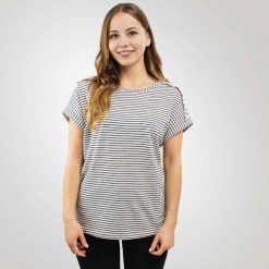 Emporio Armani Koszulka damska EA7 Emporio Armani. T-shirty damskie Emporio Armani, bez wzorów, bez kołnierzyka. Za 399.00 zł.