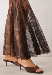 Brązowe Eleganckie Klapki z Imitacji Zamszu na Obcasie Typu Kaczuszka Snorea. Brązowe klapki damskie Renee, bez wzorów, z jeansu, eleganckie, bez obcasa, na obcasie. Za 89.99 zł.