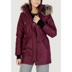 Parka Kobieta ONLY ONLIRIS FUR WINTER PARKA CC 2023 OTW. Czerwone parki damskie Only, na zimę, bez wzorów, bez kaptura. W wyprzedaży za 330.90 zł.