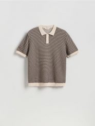 Sweter polo ze strukturalnej dzianiny - ciemnobrązowy. Brązowe swetry przez głowę męskie Reserved, l, bez wzorów, z bawełny, bez kołnierzyka. Za 119.99 zł.