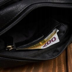 Paolo Peruzzi Saszetka męska skórzana na ramię czarna vintage SI-35-BL. Czarne saszetki męskie Paolo Peruzzi, vintage. Za 273.54 zł.