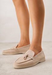 Ciemnobeżowe Mokasyny z Imitacji Zamszu Zdobione Zawieszką i Przeszyciem Aezoris. Brązowe mokasyny damskie Renee, z jeansu, eleganckie. Za 99.99 zł.