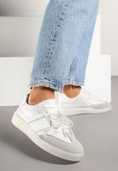 Srebrno-Szare Sneakersy Typu Kultowe Tenisówki ze Zdobieniem z Perłami Nalavia. Szare trampki i tenisówki damskie Renee, z aplikacjami, z jeansu, eleganckie, bez zapięcia. Za 74.99 zł.