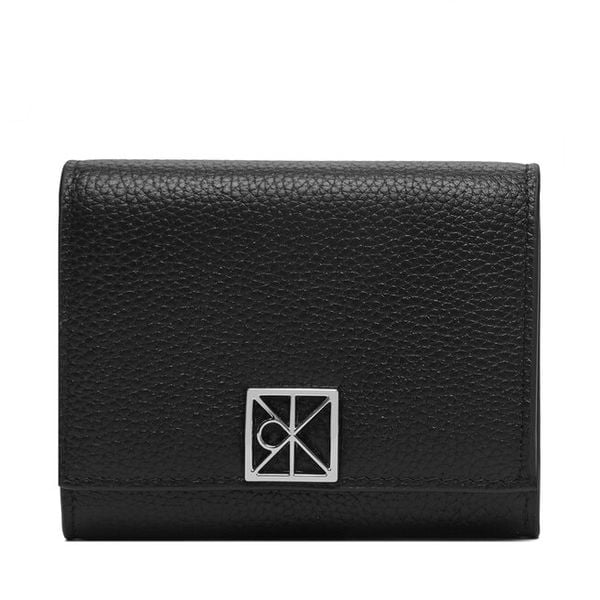 Portfel Calvin Klein. Czarne portfele damskie Calvin Klein, bez wzorów. Za 219.99 zł.