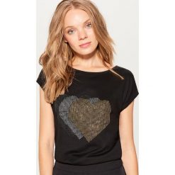 Koszulka z dżetami - Czarny. T-shirty damskie marki Mohito. Za 39.99 zł.