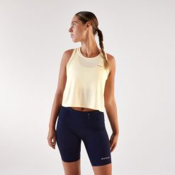 Koszulka do biegania bez rękawów damska Kiprun Run 500. Żółte koszulki sportowe damskie KIPRUN, m, bez wzorów, z materiału, bez kołnierzyka, bez ramiączek, do biegania. Za 59.99 zł.