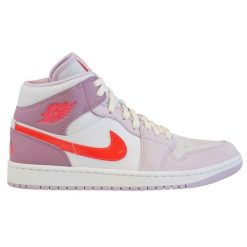 Buty sportowe Air Jordan 1 Mid Valentine's Day. Białe obuwie sportowe damskie Jordan, bez wzorów. Za 927.58 zł.