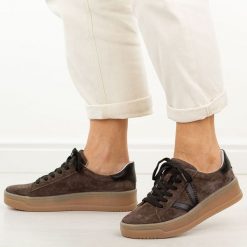 Brązowe skórzane półbuty damskie Vinceza 79597. Brązowe obuwie sportowe damskie VINCEZA, na jesień, bez wzorów, z jeansu, casualowe, z okrągłym noskiem, bez obcasa, na płaskiej podeszwie, bez zapięcia. Za 239.00 zł.