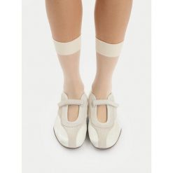 Baleriny Reebok. Białe baleriny damskie Reebok, bez wzorów, bez obcasa. Za 299.99 zł.