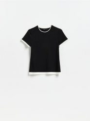 T-shirt z dodatkiem lyocellu - czarny. Czarne t-shirty damskie Reserved, l, bez wzorów, z bawełny, bez kołnierzyka. Za 59.99 zł.