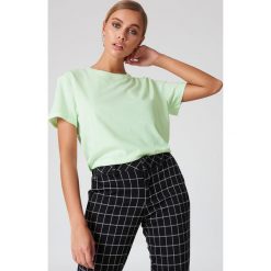 NA-KD Basic T-shirt oversize - Green. Zielone t-shirty damskie NA-KD Basic, z bawełny. W wyprzedaży za 26.48 zł.