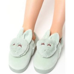 Miętowe Kapcie Hearty Hare. Zielone kapcie damskie Born2be, z materiału. Za 34.99 zł.