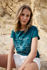 Bawełniana bluzka z nadrukiem zielona. Zielone bluzki damskie MOODO, l, bez wzorów, z bawełny, bez kołnierzyka, bez ramiączek. Za 49.99 zł.