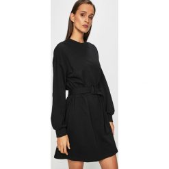 Answear - Sukienka. Sukienki damskie marki ANSWEAR. Za 169.90 zł.