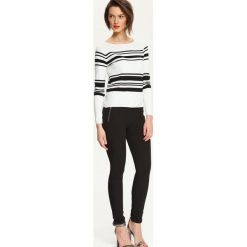 SWETER DŁUGI RĘKAW DAMSKI KLASYCZNY. Swetry damskie marki TOP SECRET. W wyprzedaży za 49.99 zł.
