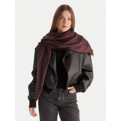 Szal Calvin Klein. Czerwone szaliki i chusty damskie Calvin Klein, bez wzorów. Za 259.99 zł.
