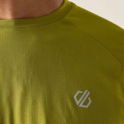 Koszulka Dare 2B Accelerate. Zielone koszulki sportowe męskie Dare 2b, l, bez wzorów, z materiału, bez kołnierzyka, bez ramiączek, do biegania. Za 129.00 zł.