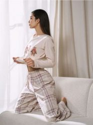 Bawełniania piżama dwuczęściowa z nadrukiem misiów - kremowy. Białe piżamy damskie Sinsay, l, bez wzorów, z bawełny, bez ramiączek. Za 59.99 zł.