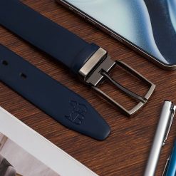 Pasek męski skórzany premium 3,5 cm casualowy skóra lico Beltimore granatowy E40 : Kolory - czarny, Rozmiar pasków - r.105-120 cm. Czarne paski damskie bez wzorów, ze skóry, klasyczne. Za 59.90 zł.