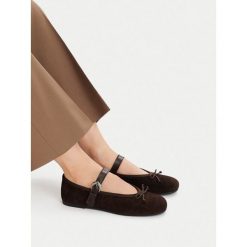 Baleriny GINO ROSSI. Brązowe baleriny damskie Gino Rossi, bez wzorów, bez obcasa. Za 229.99 zł.
