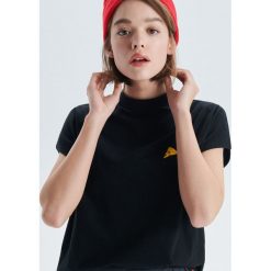 Koszulka z motywem - Czarny. T-shirty damskie marki Cropp. Za 29.99 zł.