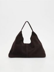 Zamszowa torebka shopper z saszetką - ciemnobrązowy. Brązowe torebki shopper damskie Reserved, bez wzorów, ze skóry, klasyczne, zamszowe, bez dodatków. Za 399.99 zł.