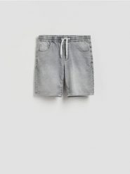 Jeansowe szorty jogger - jasnoszary. Szare szorty męskie Reserved, bez wzorów, z denimu. Za 99.99 zł.