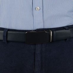Pasek męski skórzany 3,5 cm klamra automatyczna Beltimore granatowy 02-600 : Kolory - granatowy, Rozmiar pasków - r.105-120 cm. Niebieskie paski damskie bez wzorów, ze skóry, wizytowe. Za 64.99 zł.
