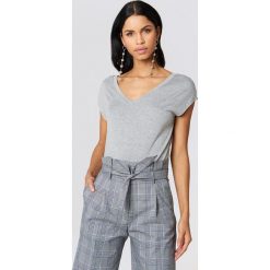 Rut&Circle Czarny t-shirt z wycięciem na plecach Alma - Grey. T-shirty damskie marki Rut&Circle. Za 40.95 zł.