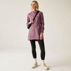 Bluza turystyczna damska Bloomfield. Fioletowe bluzy sportowe damskie Regatta, bez wzorów, z poliesteru, bez kaptura, trekkingowe. W wyprzedaży za 119.99 zł.