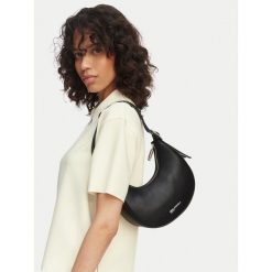 Torebka Karl Lagerfeld Jeans. Czarne torebki do ręki damskie Karl Lagerfeld Jeans, bez wzorów, z jeansu, klasyczne, bez dodatków. Za 609.99 zł.