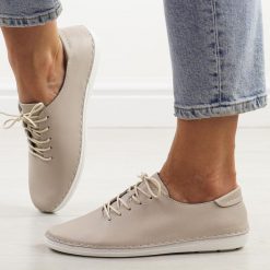 Beżowe skórzane półbuty damskie Dia 645. Brązowe półbuty damskie DiA, na lato, bez wzorów, z jeansu, eleganckie, z okrągłym noskiem, bez obcasa, bez zapięcia. W wyprzedaży za 224.10 zł.