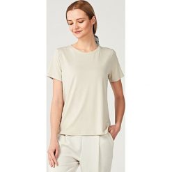 T-shirt w kolorze kremowym. Białe t-shirty damskie marki Patrizia Aryton, bez wzorów, bez kołnierzyka. W wyprzedaży za 199.95 zł.